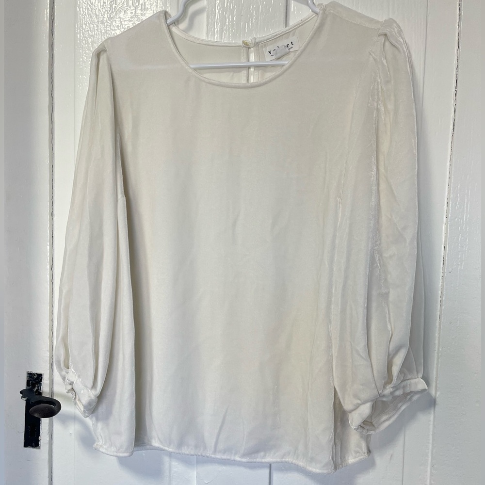 Velvet by Graham and Spencer white brushed velvet blouse size large